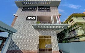 Hotel O Home Trimurti Guest House